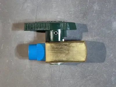 NEW SWAGELOK B-4P4T5