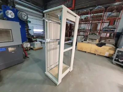 NetShelter SX Server Rack Enclosure 42U White 75"x25"x34"