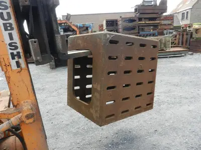 USED CLAMPING TABLE 1000 X 900 X 800 MM