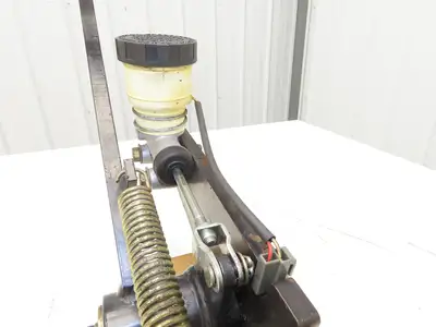Caterpillar EC25KE Electric Forklift Brake Pedal Master Cylinder Assembly