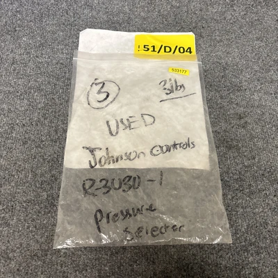 Used Johnson Controls R-3030-I Relays & Switches California US | Davliegogo LLC #1708075