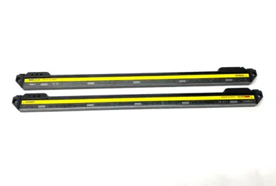 USED KEYENCE FLAT TYPE LIGHT CURTAIN SET, 20-BEAM AXES, RECEIVER & TRANSMIT.