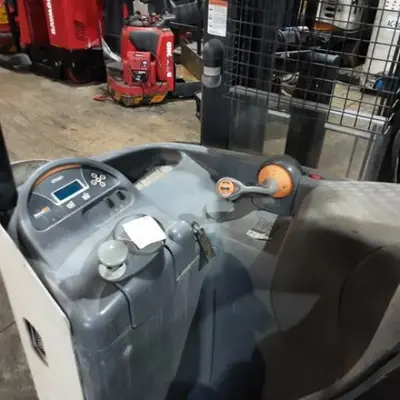 USED 2018 CROWN RR5725-45
