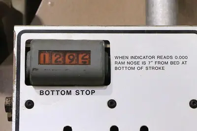 135 Ton x 10 Ft Cincinnati Hydraulic Press Brake Model 135CB8