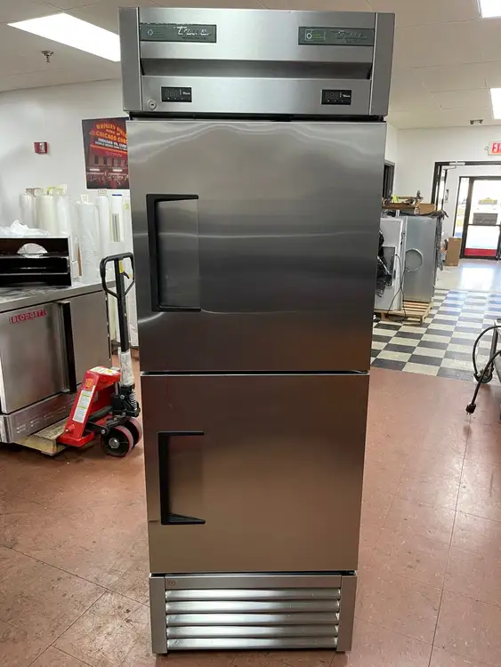 Used True 2018 True T-23DT-HC 27" One Section Reach-in Combo Refrigerator/Freezer 115V 9400323 Refrigerators Illinois US | Falcon Restaurant Supply #1376426