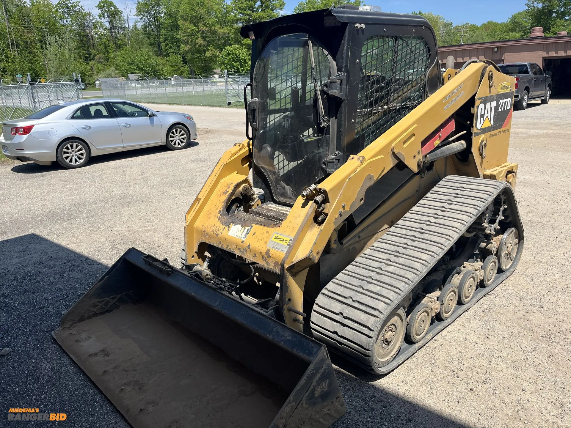 USED 2015 CAT 277D
