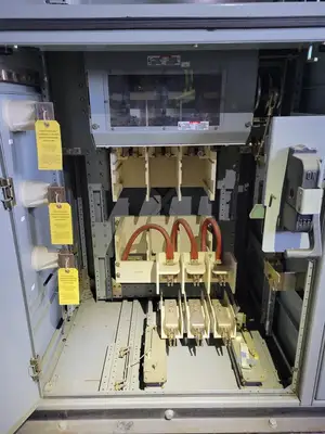 5kV Motor Control Center (MCC) Unit w/ (4) Breakers & (2) Load-Break Switches