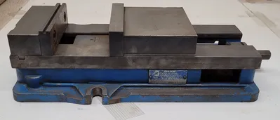 KURT D688 AngLock Vise Vises | Machinery Central (2)