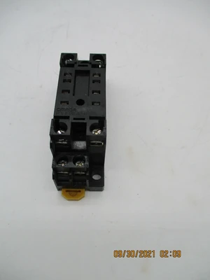 NEW Omron PYF08A-E