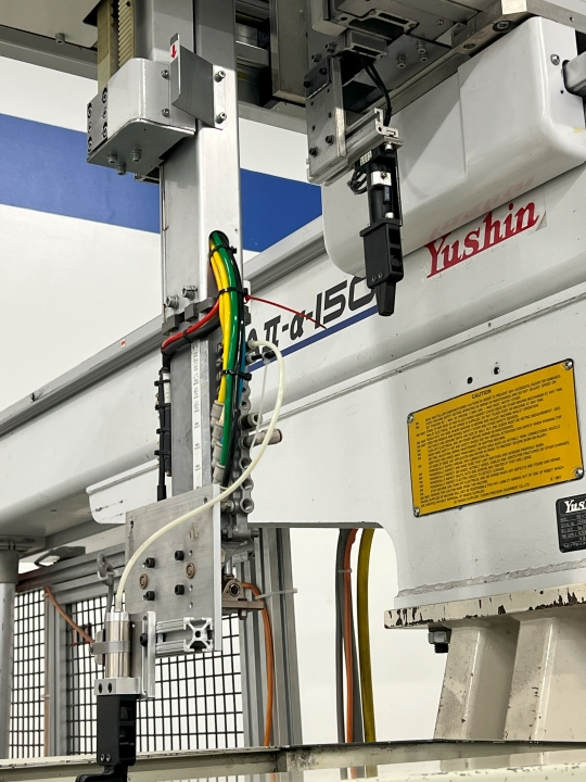 Used 2005 YUSHIN RAII-A-150D Robots | Hunter Plastics #788792