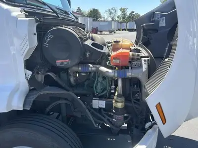 USED 2022 VOLVO VNR42T300