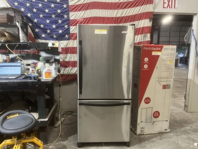 Used WHIRLPOOL GOLD FREEZER ON BOTTOM Refrigerators Michigan US | Miedema Asset Management Group #1425132
