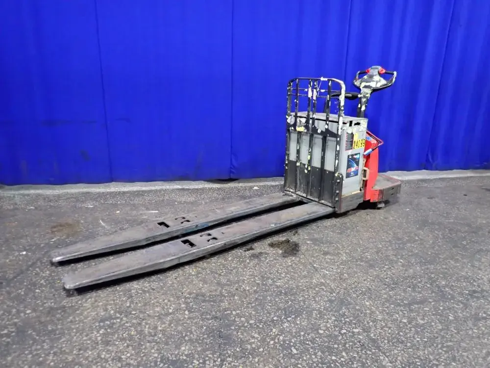 USED THE RAYMOND CORPORATION 8410