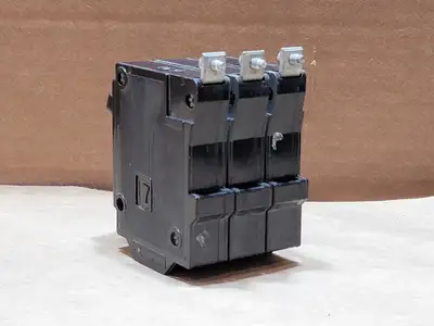 20 Amp, 3 Pole, 240 Volts Circuit Breaker Type QB