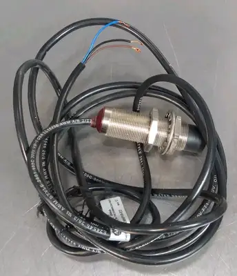 Allen-Bradley 872C-D8NP18-E2/C Proximity Sensor 10-30VDC Loc5E5/5