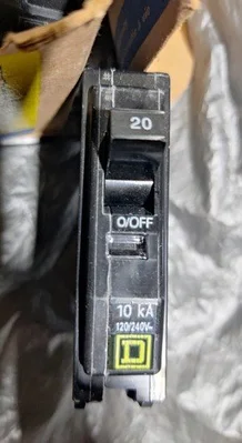 10x SQUARE D NOM-117 CIRCUIT BREAKER 1P 20A 120/240 VAC qob120