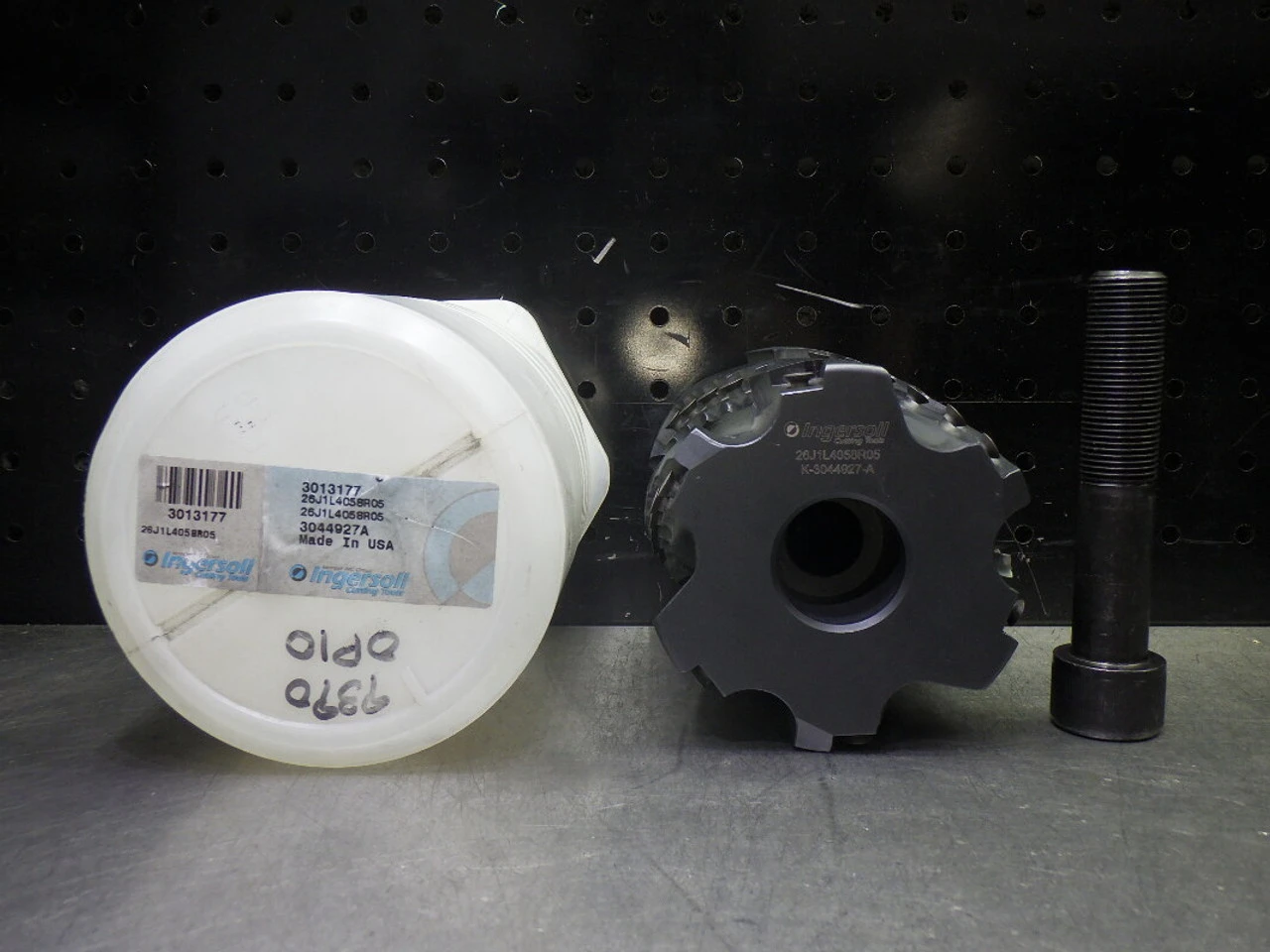 Ingersoll 4" 6 Flute Indexable Milling Cutter 1.5" Arbor 26J1L4058R05 (LOC2651A)