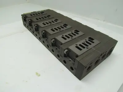 Numatics Flexiblok 005-131B 6 Manifold Blocks w/2 End Caps 1/4" NPTF Mark 15 Ser