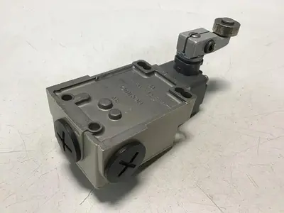 USED OMRON D4B-6C15N-SHI