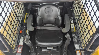 USED 2004 DEERE 240 II