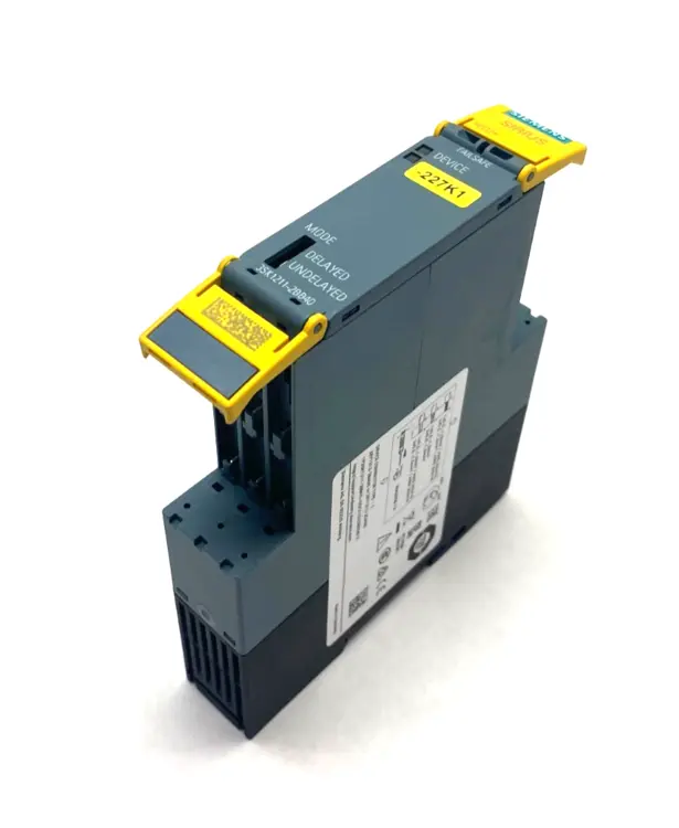Used SIEMENS SIRIUS SAFETY RELAY, OUTPUT EXP. Relays & Switches | Maverick Industrial Sales #1105489