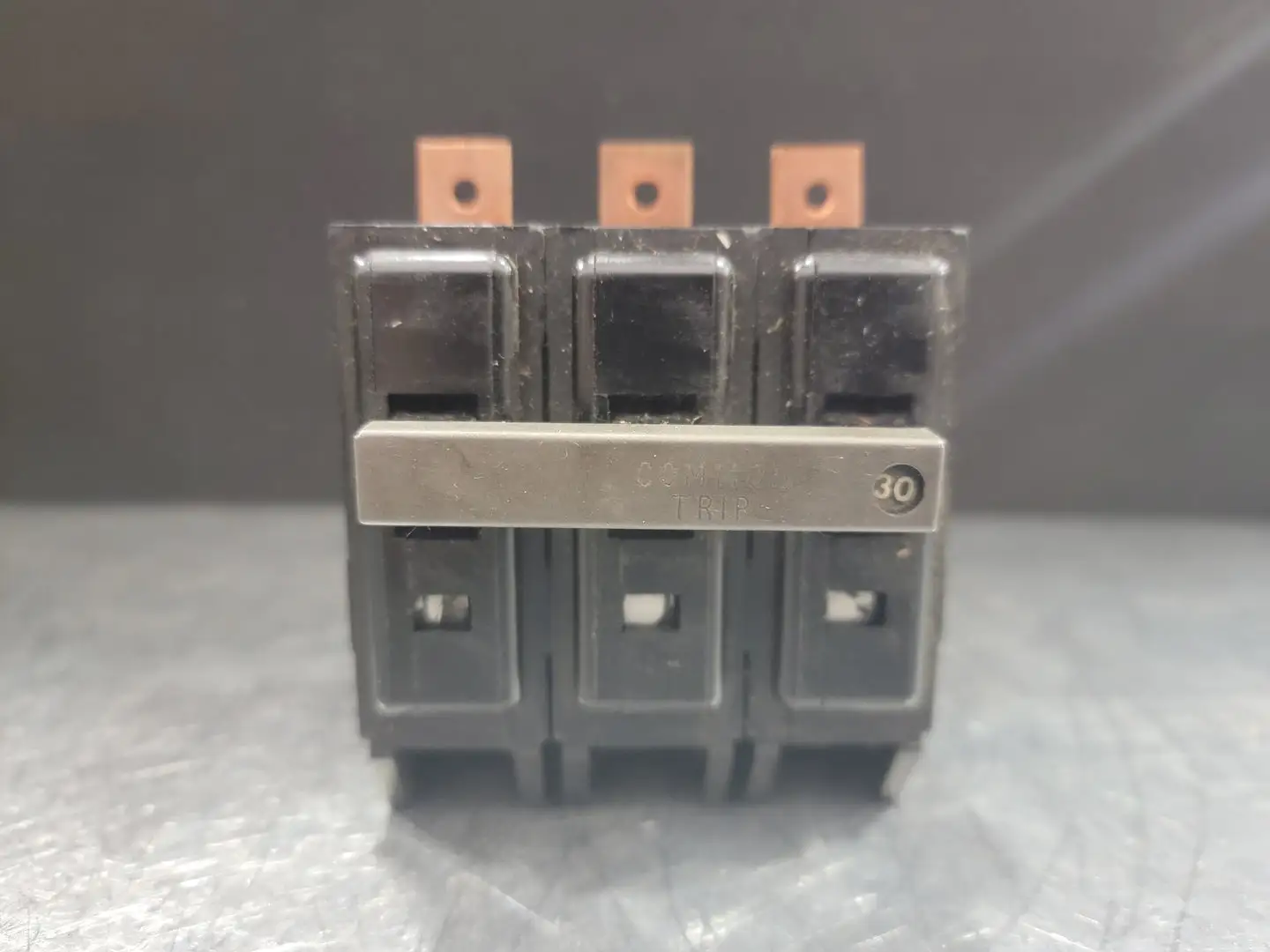 Used TAYLOR CCHQ330 Switchgears British Columbia CA | Lenmark #243927