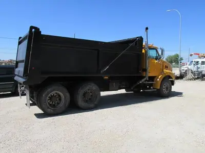 Used 2006 STERLING LT 8500 Dump trucks Manitoba CA | Conquest Truck & Auto Sales #1421329