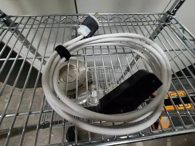 Pfeiffer Balzers TPH 180H Turbo Pump with cable