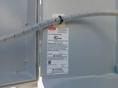 600 Amp 4160 Volts disconnect with capacitor and overload relay protection