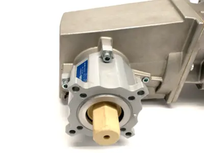 Used Bosch Rexroth, Lenze MDEMAXX071-32C1U Gearmotors Michigan US | Maverick Industrial Sales #1398769