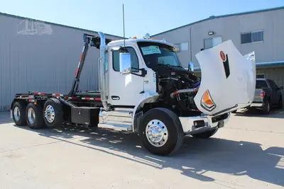 New | in-Stock 2027 PETERBILT 548 Rolloff Trucks Texas US | Roll Off Truck World #1492012