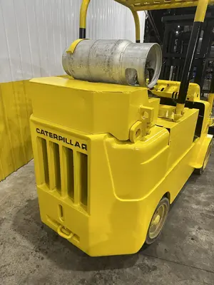 12,000 LB CATERPILLAR PROPANE FORKLIFT: STOCK #17999