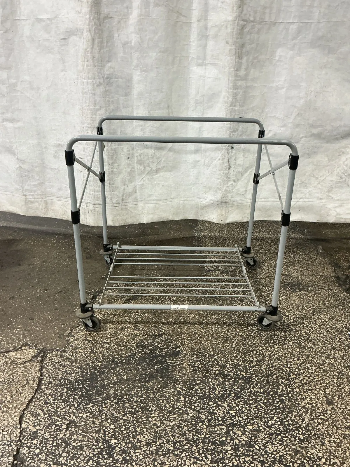 Used RUBBERMAID _UNKNOWN_ Miscellaneous MRO Ohio US | HGR 24 #1128536