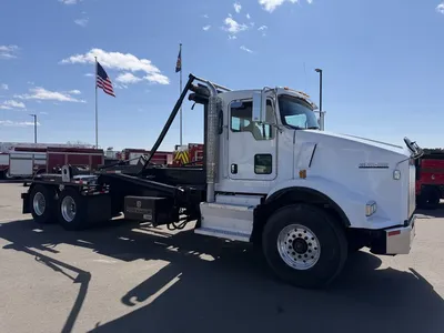 Used 2016 KENWORTH T800 HOOKLIFT Hooklifts & Roll-Offs Minnesota US | Carco Truck & Equipment #1513954