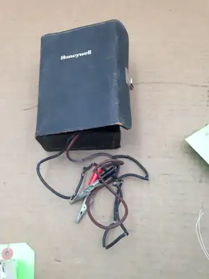 Honeywell VINTAGE Analog Voltmeter 0-150VDC 0-300VAC 0-25SPL/UAo