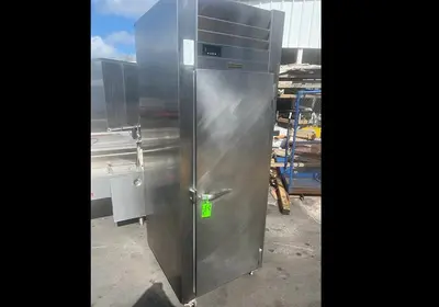 Traulsen RHF132W-FHS Full Height Insulated Mobile Heated Cabinet w/ (3) Pan Capacity, 208v/1phTraulsen RHF132W-FHS Full Height Insulated Mobile Heated Cabinet w/ (3) Pan Capacity, 208v/1ph
