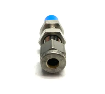 USED SWAGELOK STAINLESS STEEL BULKHEAD UNION FITTING 1/4" X 1/4"