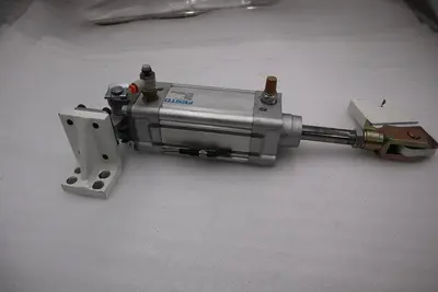 Festo Pneumatic Cylinder DNC-2 1/2"-2.5"-PPV-A limit switch STOCK 1395C