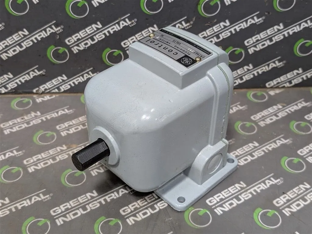 General Electric CR2962F2B Surface Mount Plugging Switch 40-140 RPM no box New