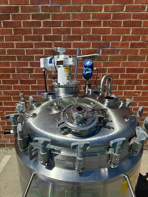 USED DCI 500 LITER STAINLESS STEEL JACKETED REACTOR 45 PSI W/ 0.5 HP MIXER