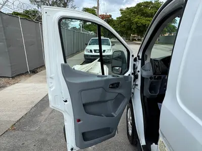 Used 2017 VERSALIFT VANTEL29NE-01 Bucket (boom) trucks Florida US | Truck and Van Outlet #1509195