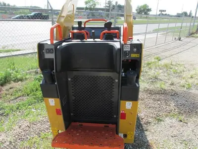 New | in-Stock 2026 SDLG STR1000H MINI SKID STEER STAND BEHIND Skid Steer Loaders Manitoba CA | Conquest Truck & Auto Sales #1421354