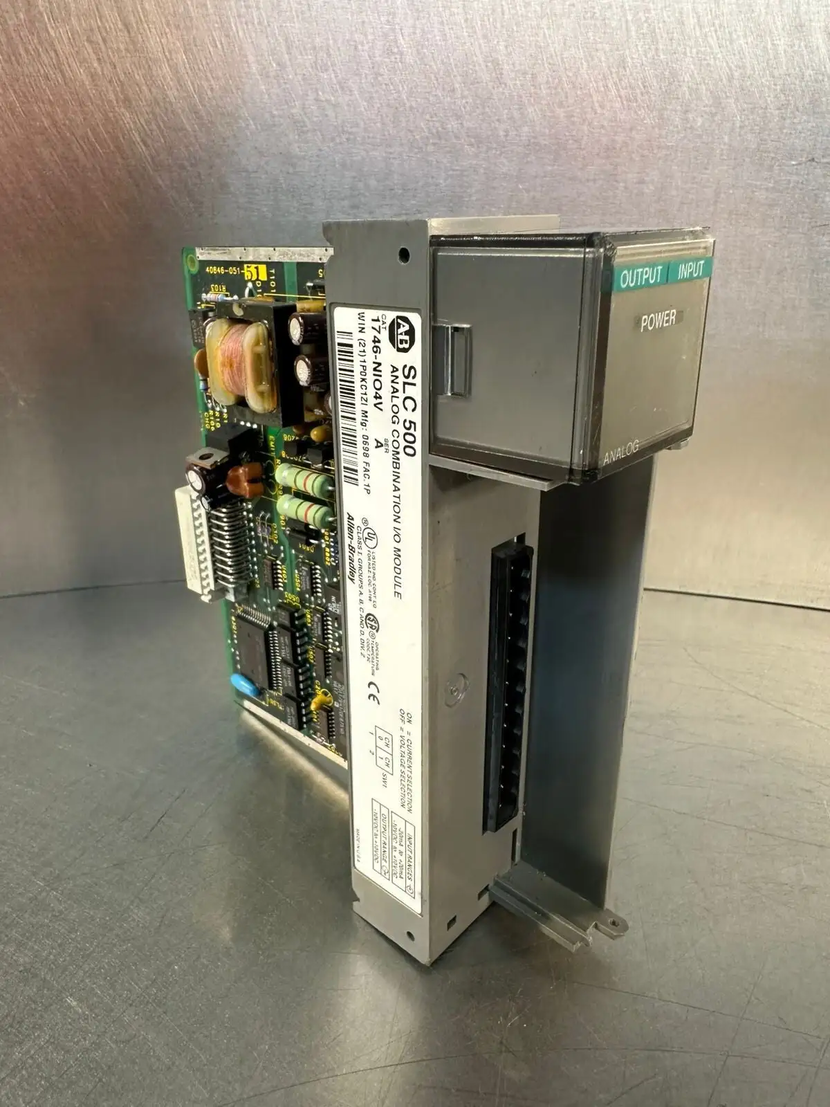 Allen-Bradley 1746-NIO4V /A Analog Combination Module (4.4.4)