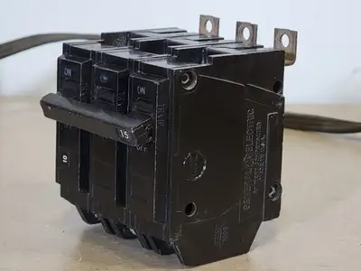 15 Amp, 3 Pole, 240 volts Circuit Breaker