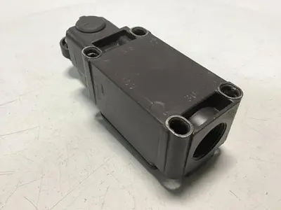 USED SCHMERSAL T4VH 335-02Z