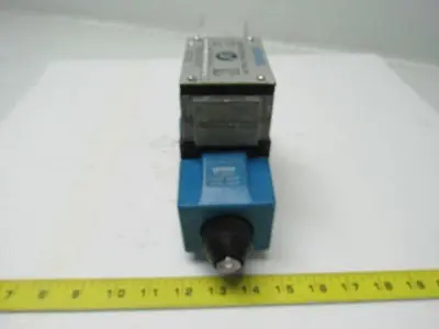 Vickers 02-127554  PA5DG4S4-LW-010C-B-60 Hydraulic Directional Control Valve