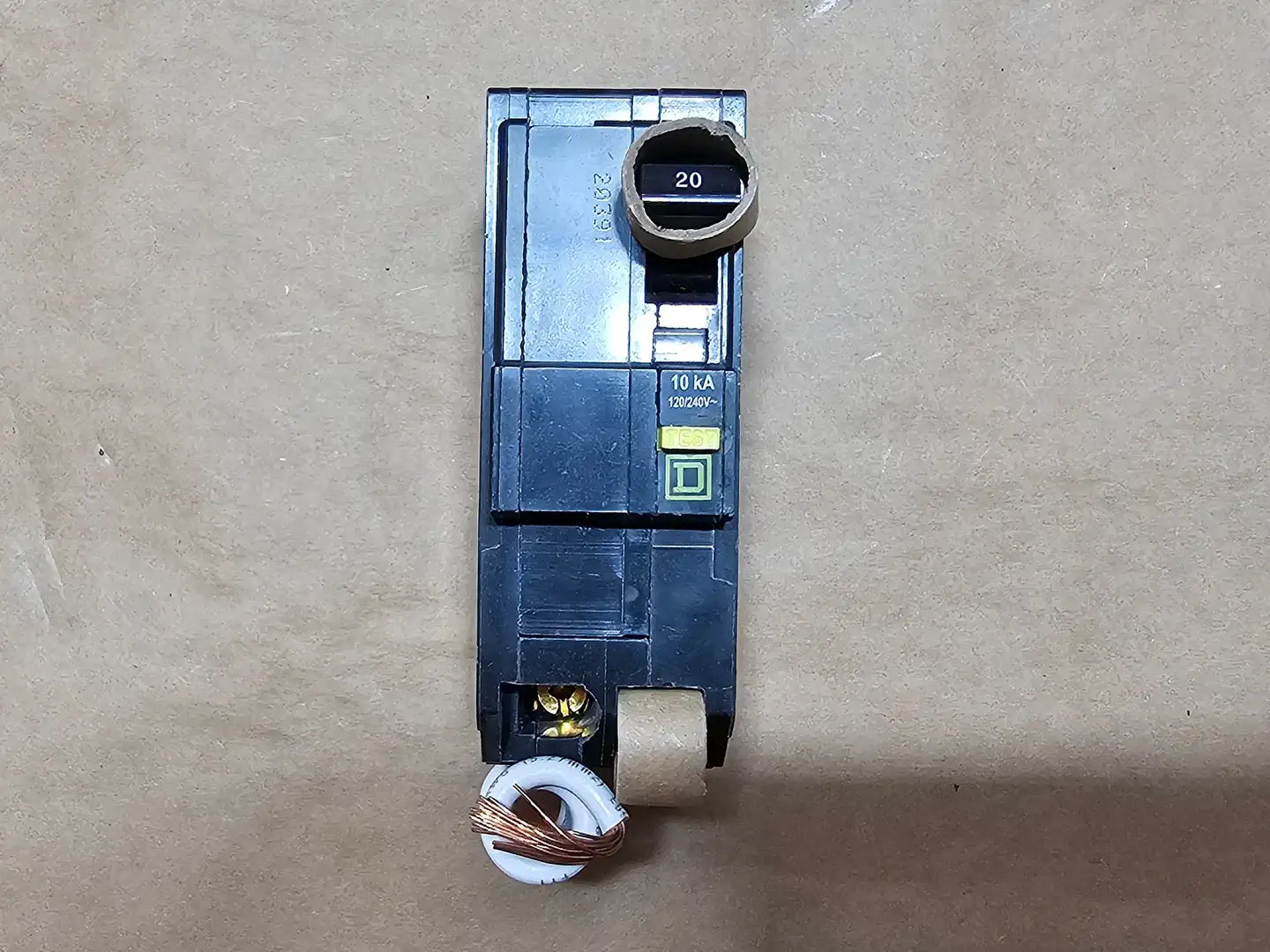 NEW SQUARE D QOB220GFI