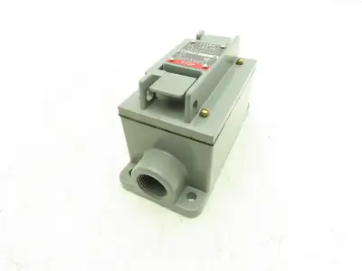 Allen Bradley 800S-2SA4 Pushbutton Start Stop Station 600VAC 5A N.O.N.C. Ser.M