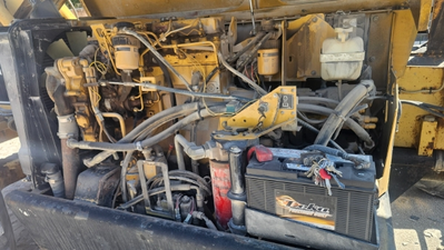USED 2000 Caterpillar TH83