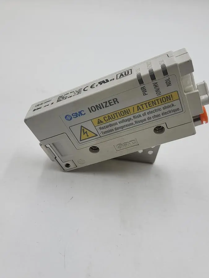Used SMC SMC IONIZER IZN10E-02O07 WITH MOUNTING BRACKET Misc Fasteners | ND Industrial Surplus #1216593